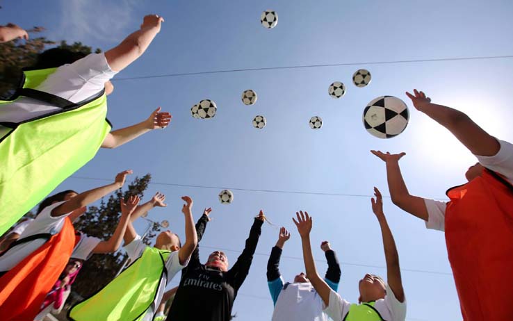 مؤسسة ريال مدريد تكرم معلمي التربية الرياضية في وكالة الغوث 